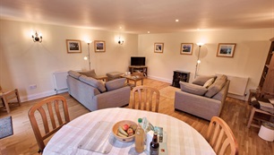 Belview Cottage Dorset - dining area