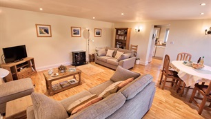 Belview Cottage Dorset - spacious living room